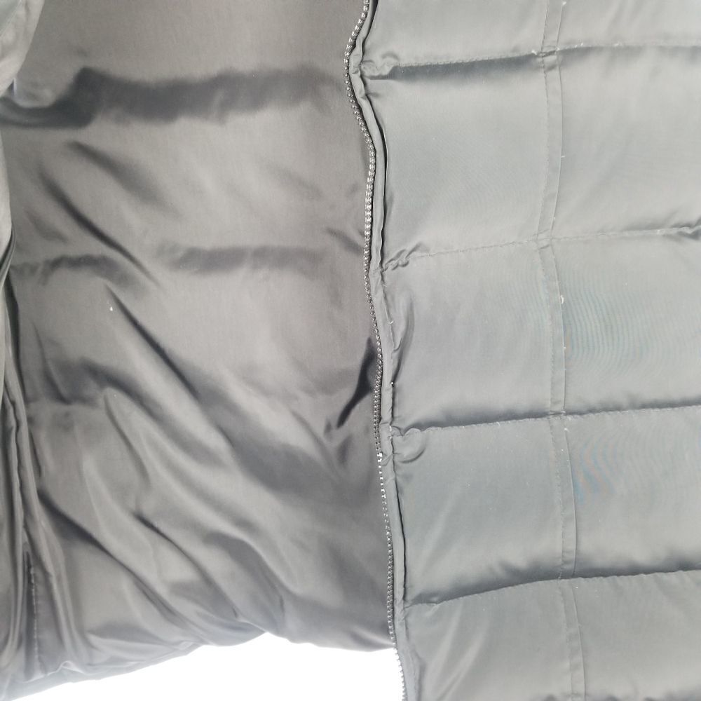 Black Cyclone puffer vest. Size M - Picture 8 of 15